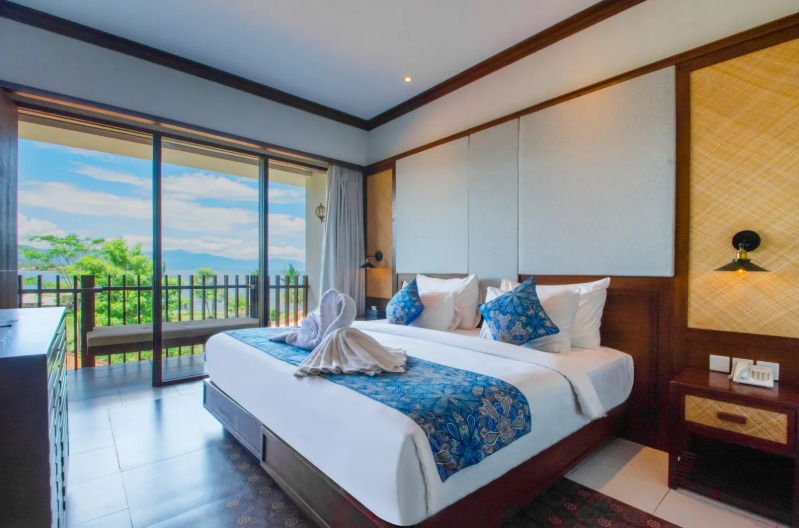 Deluxe Ocean Room